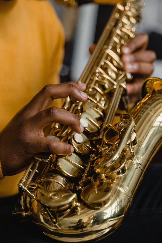 Hands on saxophone